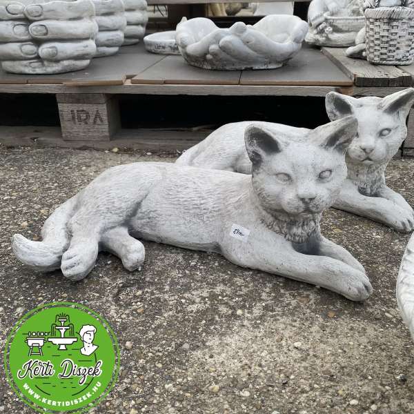 Cica szobor pihenő