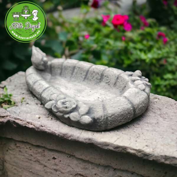 Madáritató díszítő elem