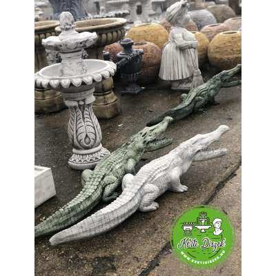 kerti tó dekoráció krokodil