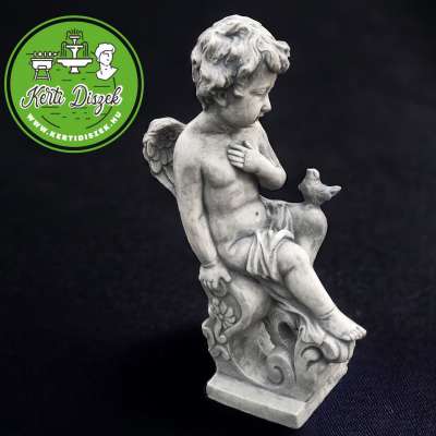 Angyal szobor hajlított oszlopon