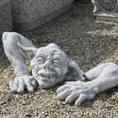 Troll szörny figura kerti dísz