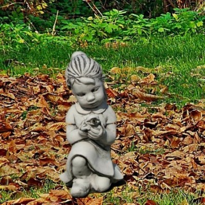 Kislány békával szobor vízköpő