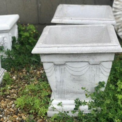 Kocka virágláda függöny mintás