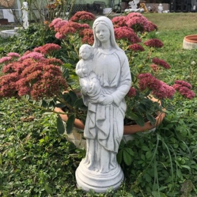 Mária gyermekével szobor