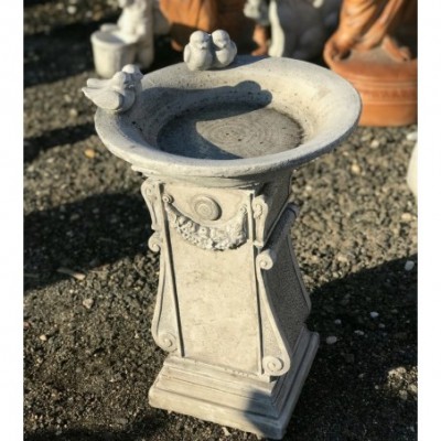 oszlopos madáritató