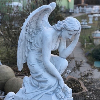 Szomorú angyal szobor