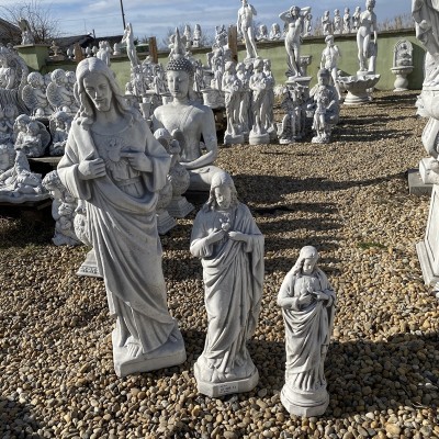 Jézus szobrok kőből