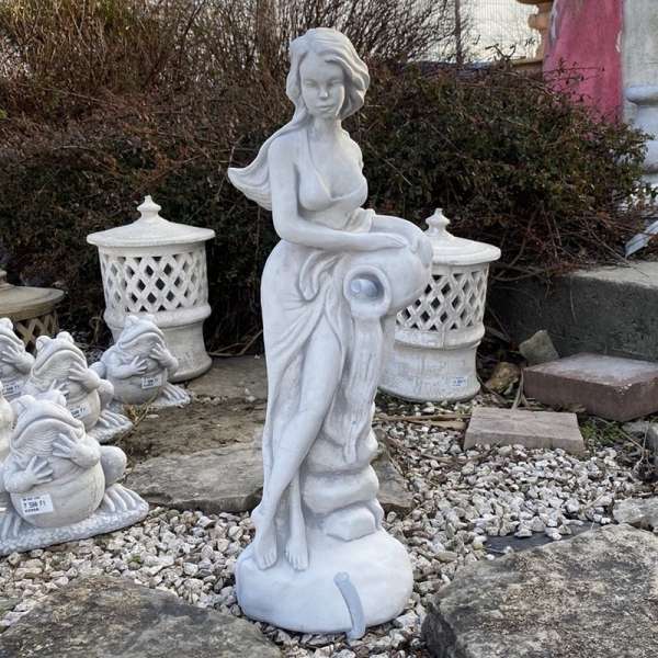 Amforás vízköpő szobor