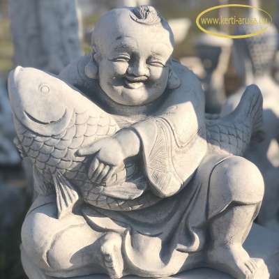 Pocakos Buddha szobor hallal